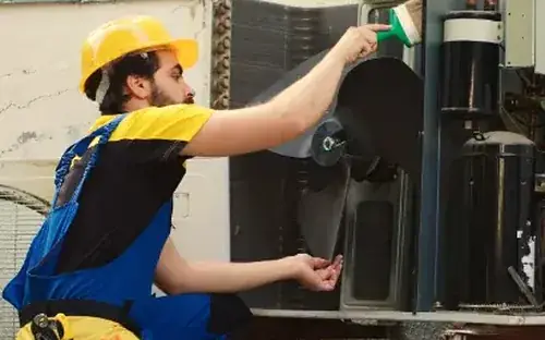 Vayu AC Service technician diagnosing an AC cooling problem in Greater Noida